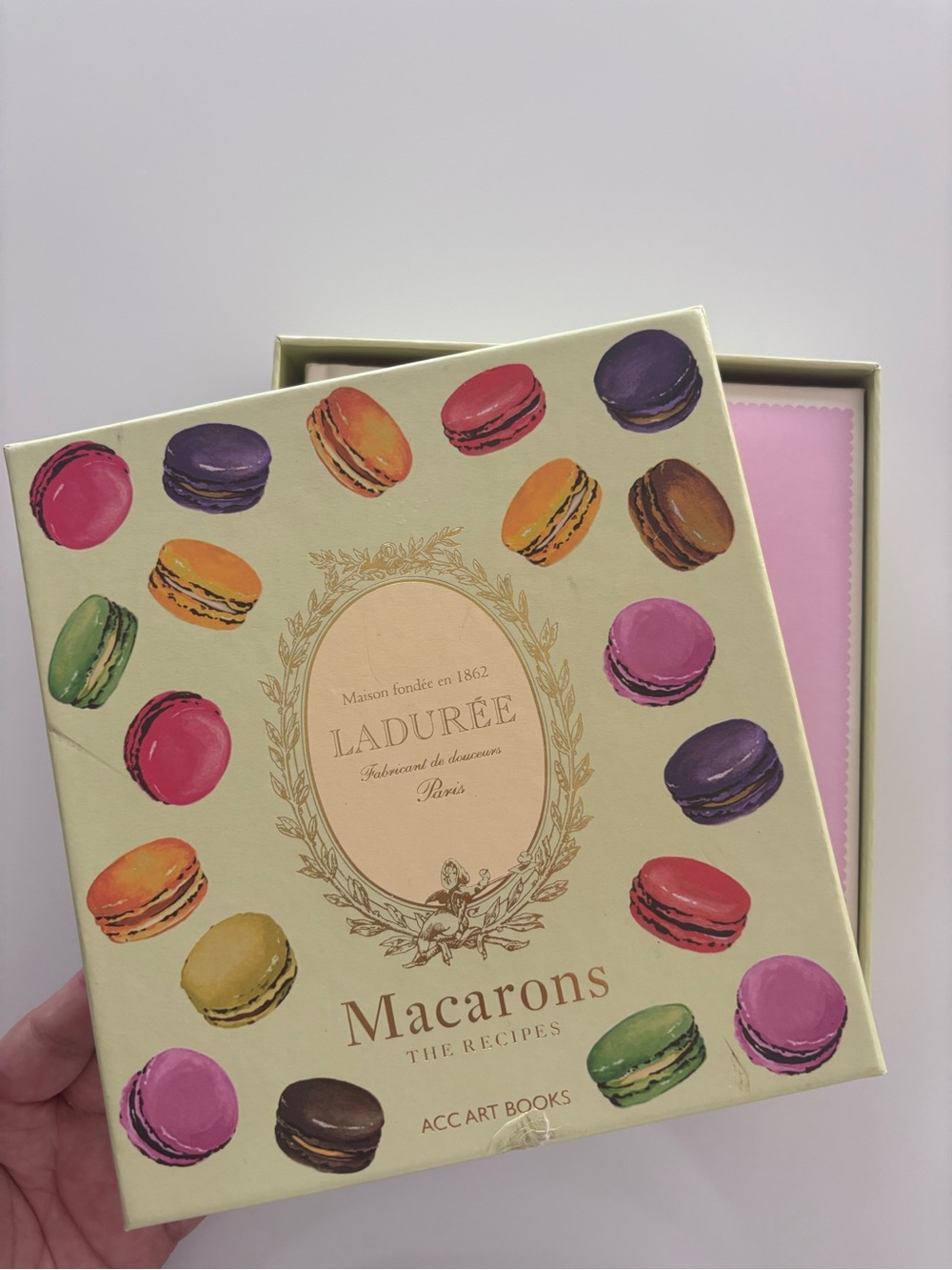 Ladurée Macarons Recipe Book